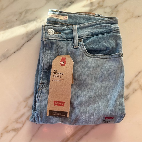 711 Levi’s skinny ankle jeans - Picture 3 of 8